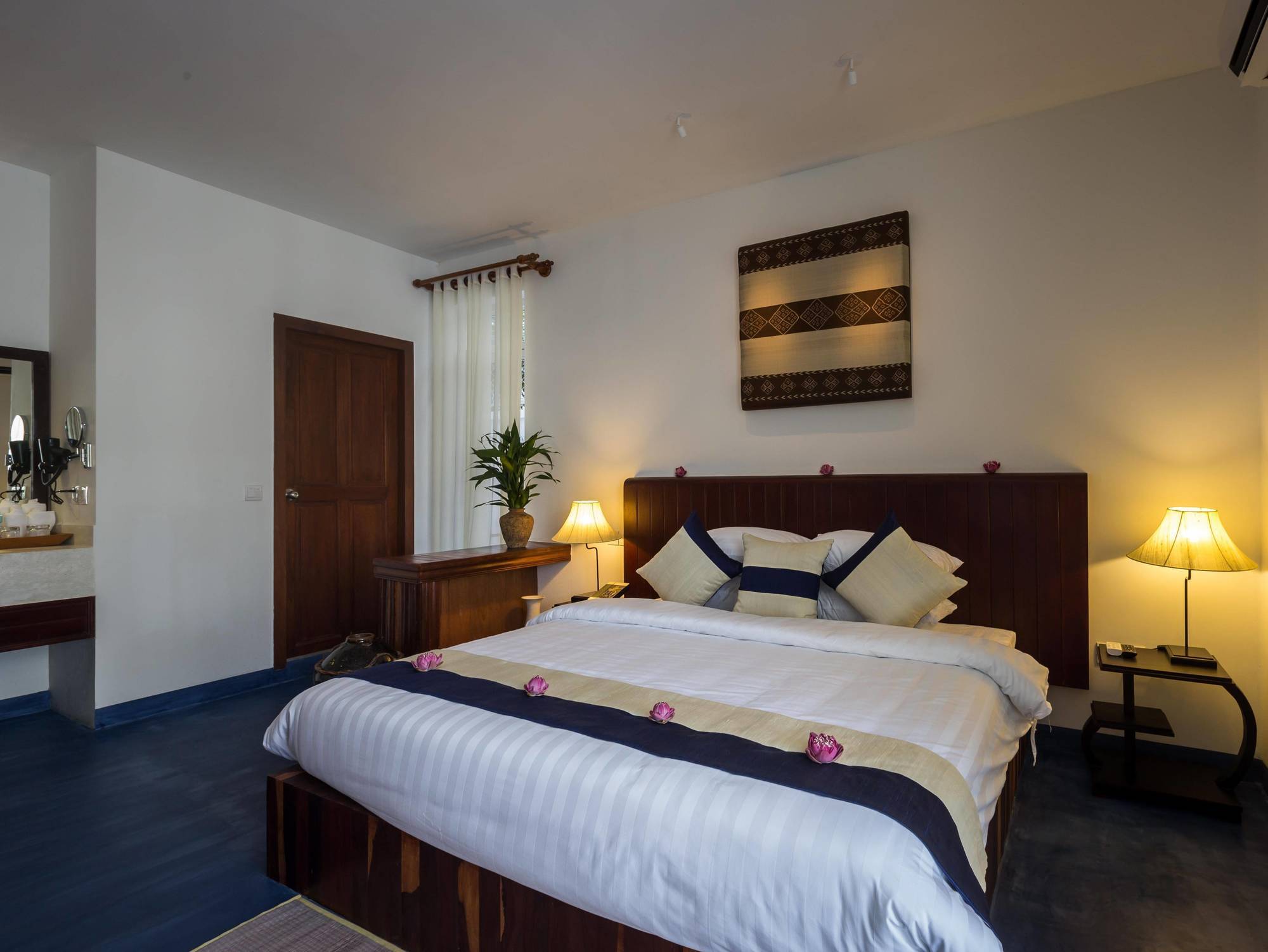 Vmansion Boutique Hotel Phnom Penh Exterior photo
